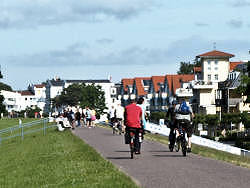 Radfahren auf dem Deich